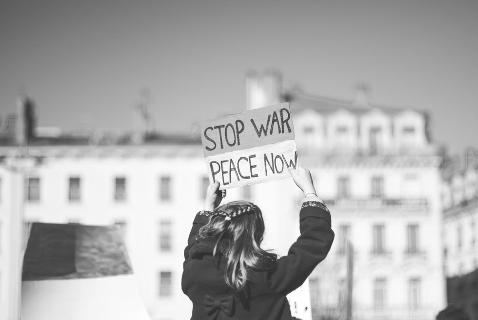 <i>Stop War</i>