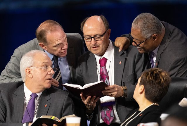 Bishop Jones é removido do conselho da SMU